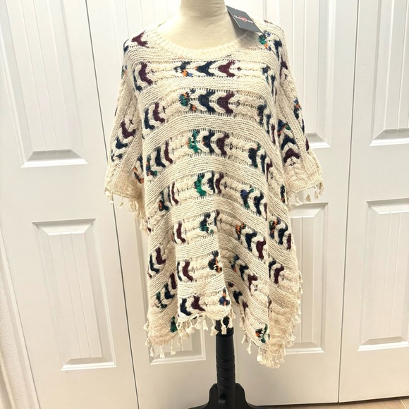 GeeGee Chunky Knit Colorful Tassel Poncho Size Large - Picture 11 of 15